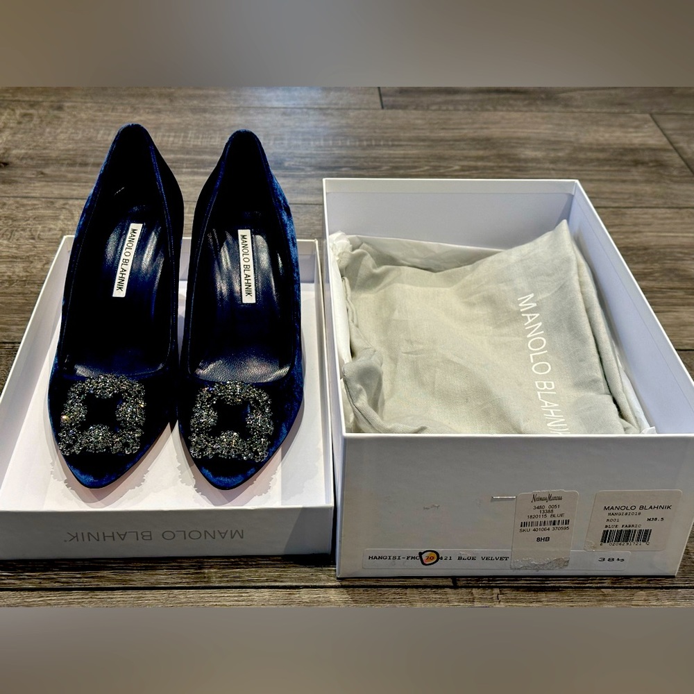 Manolo Blahnik Hangisi Blue Velvet 38.5